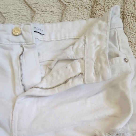 Zara High Rise Distressed Short - Picture 4 of 6